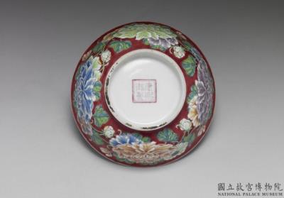 图片[3]-Bowl with peonies on a red ground in painted enamels, Qing dynasty, Kangxi reign (1662-1722)-China Archive